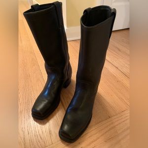 Beautiful womens Frye Calvary boots. Black leather boots . Size 6M 87410